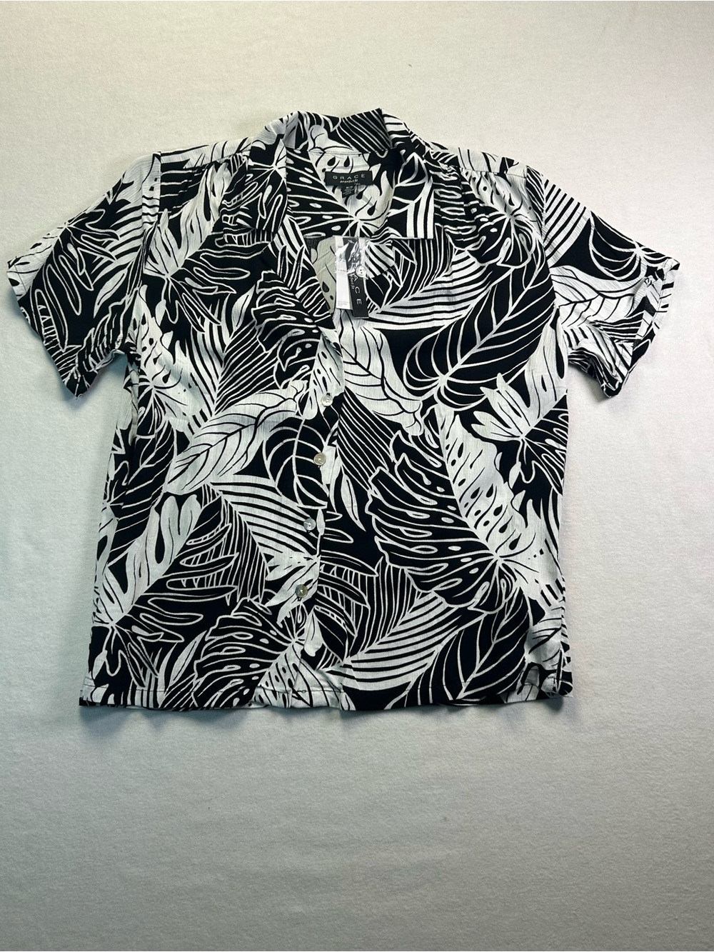 Grace Black & White Leaf-Print Short-Sleeve Button-Down Shirt